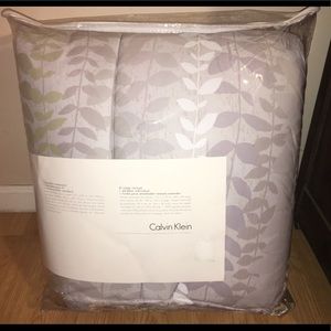 ~SOLD~Calvin Klein twin comforter set
